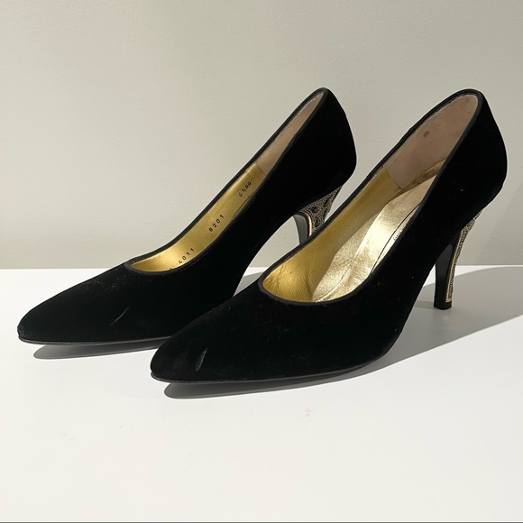 BRUNO MAGLI Black Suede Pumps - Picture 6 of 10